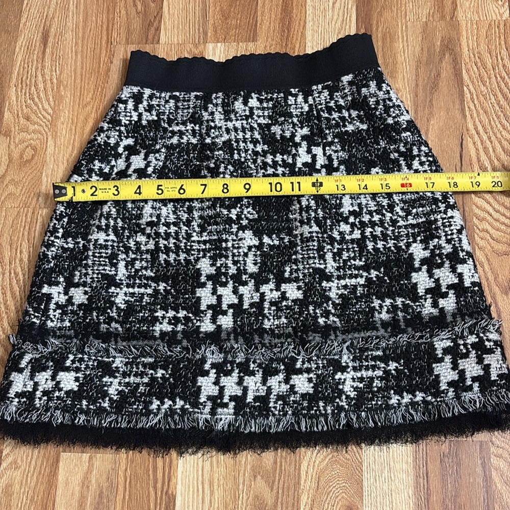 Dolce & Gabbana Black & White A-Line Tweed Short Skirt Size 38/US size2. - Picture 7 of 16